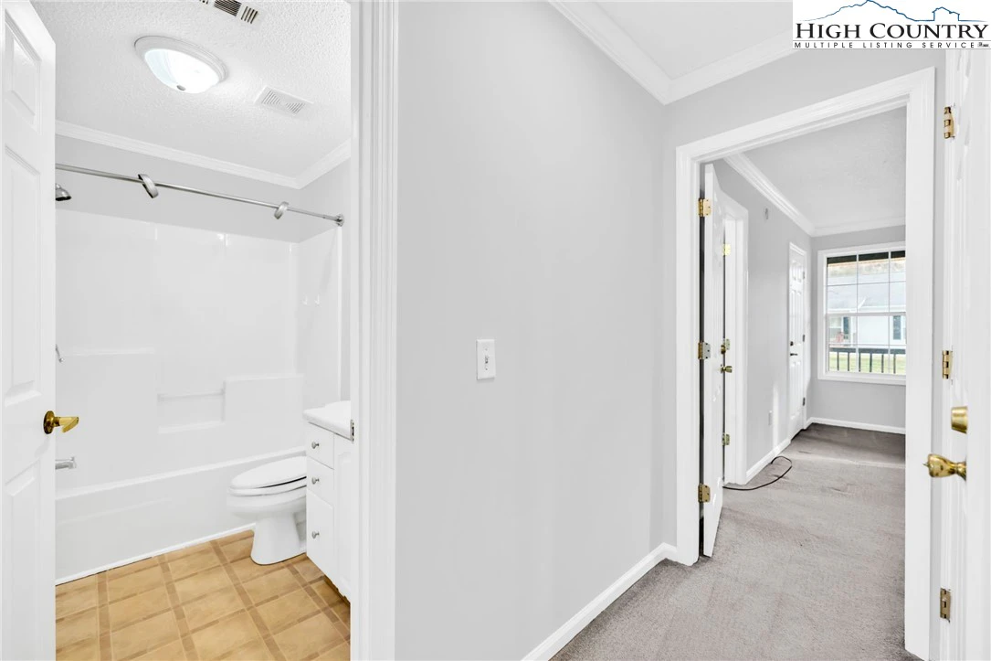 Image number 3 for the current listing