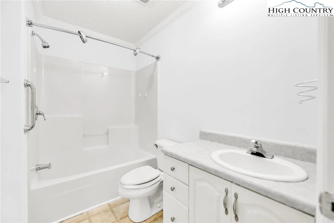 Image number 4 for the current listing