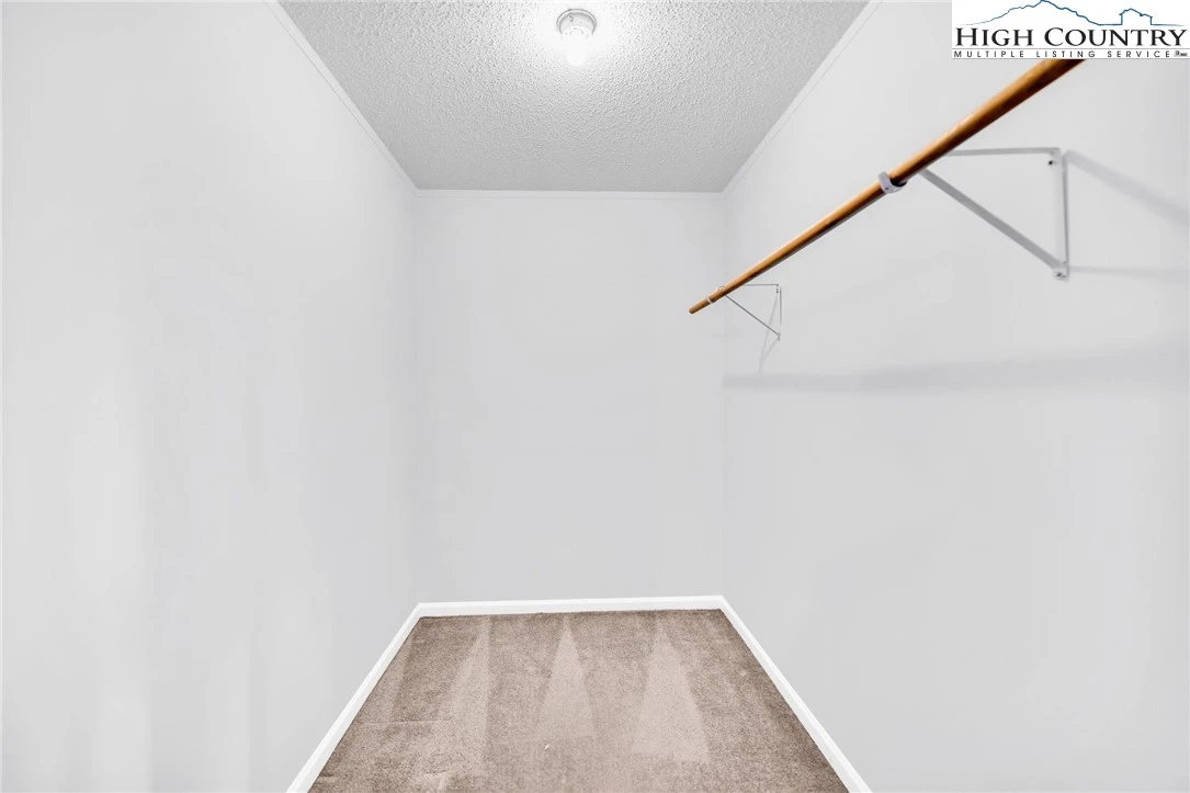 Image number 6 for the current listing