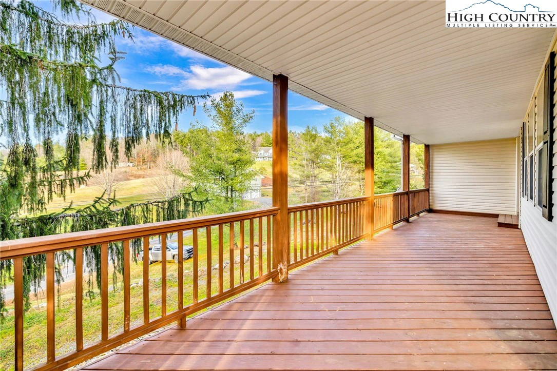 Image number 17 for the current listing