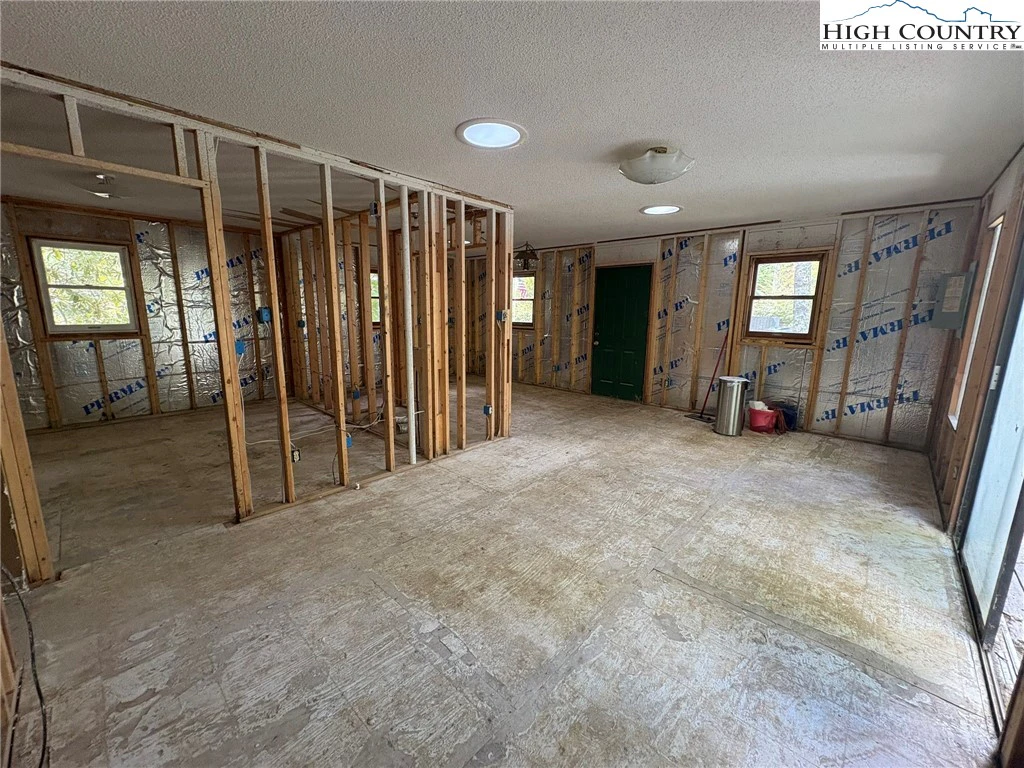 Image number 4 for the current listing
