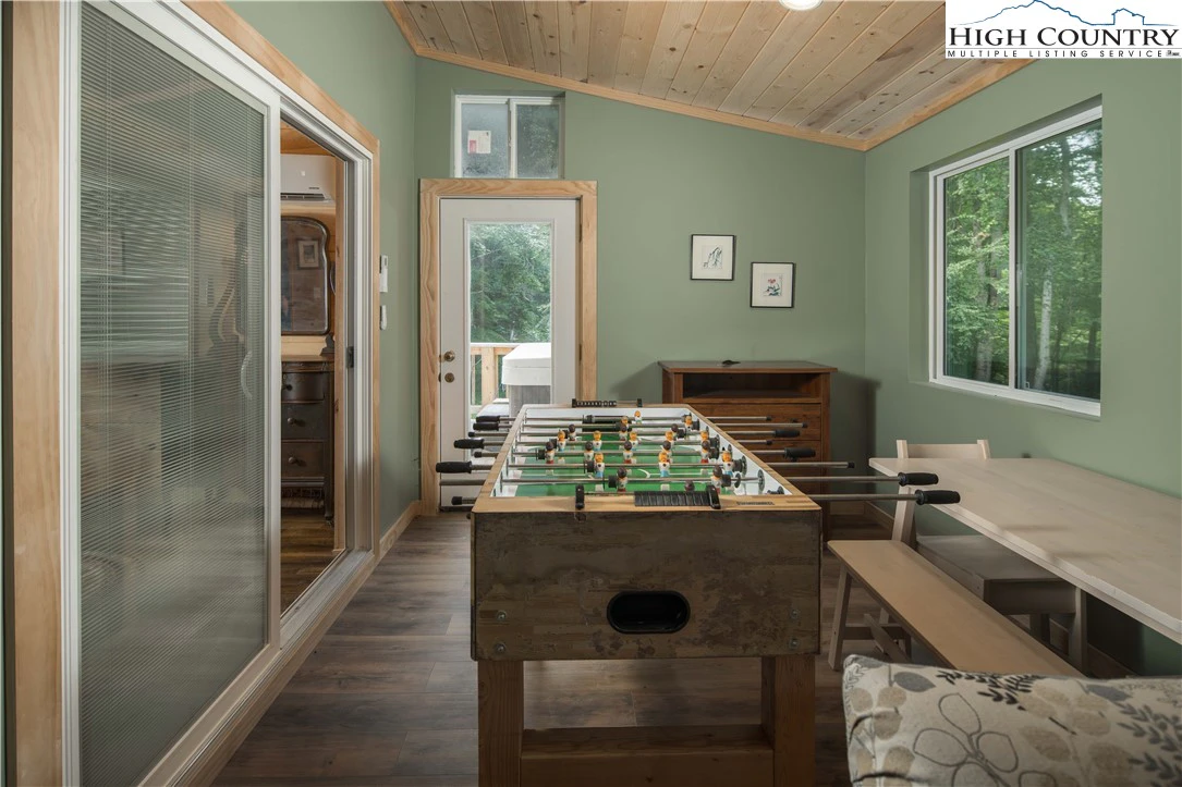 Image number 11 for the current listing