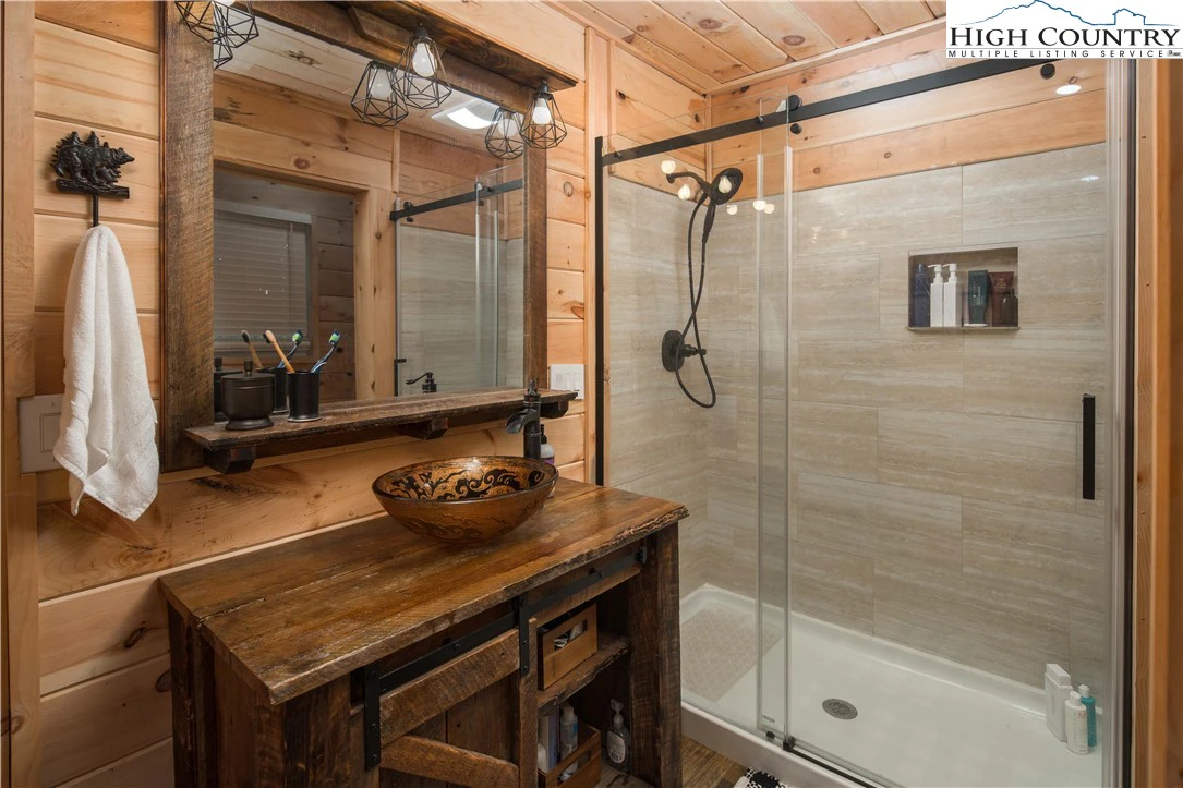 Image number 2 for the current listing
