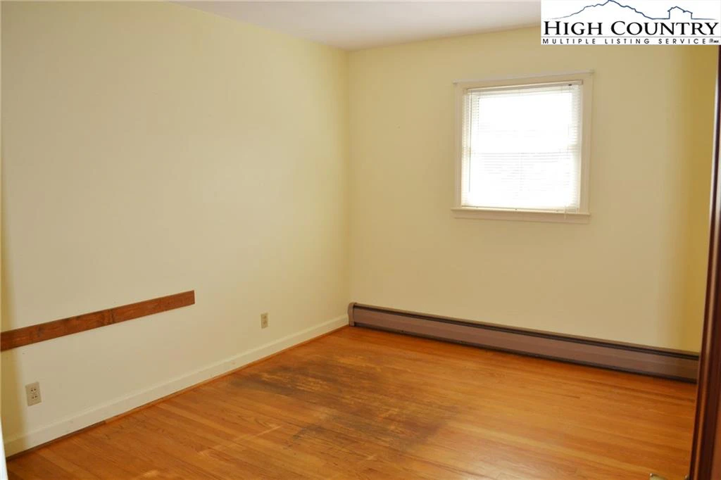 Image number 16 for the current listing
