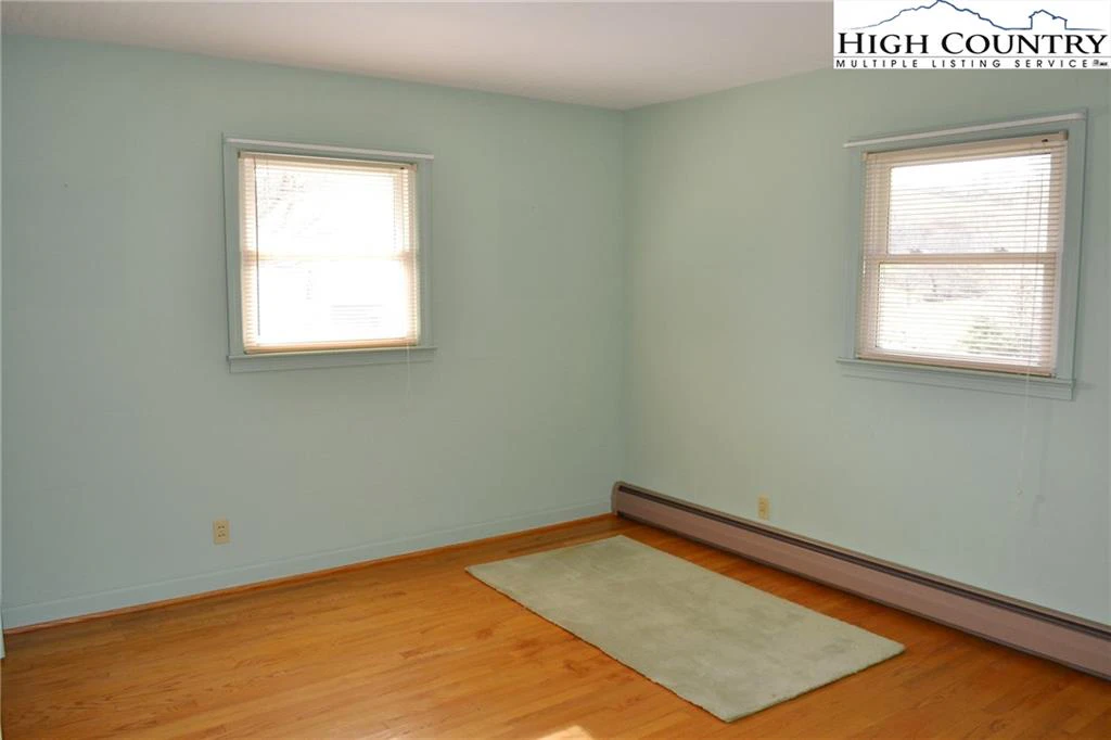 Image number 15 for the current listing