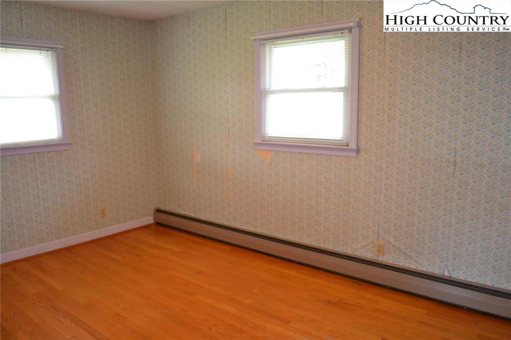 Image number 2 for the current listing