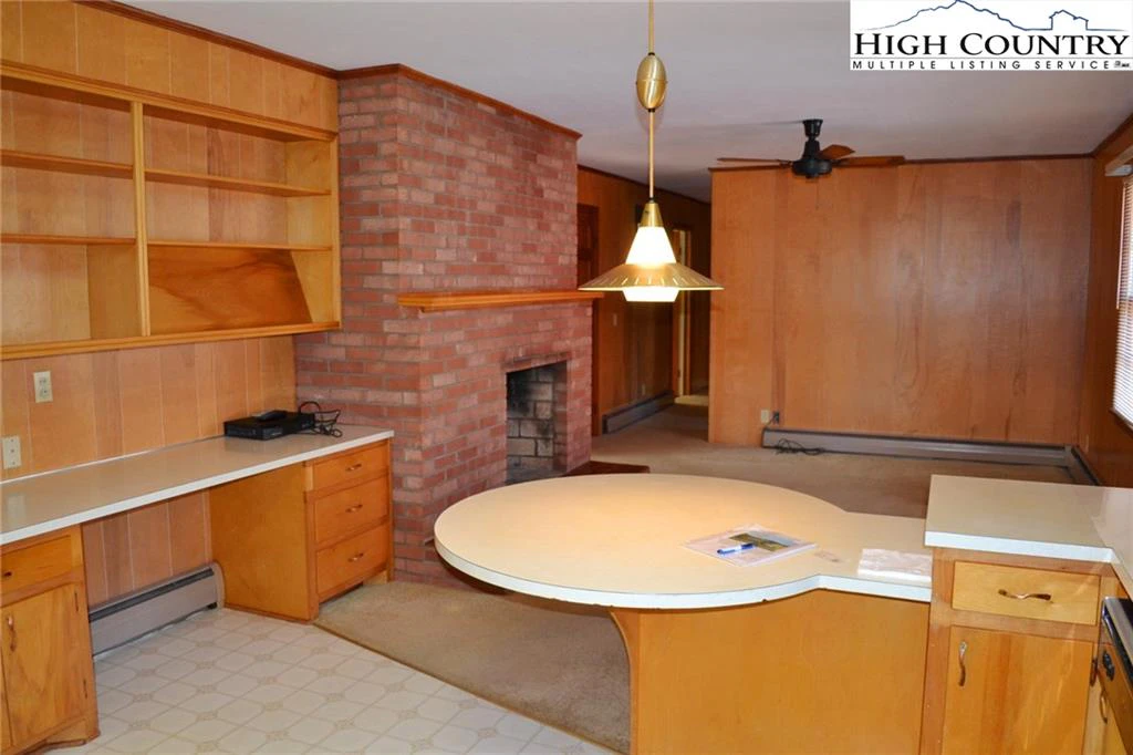 Image number 13 for the current listing