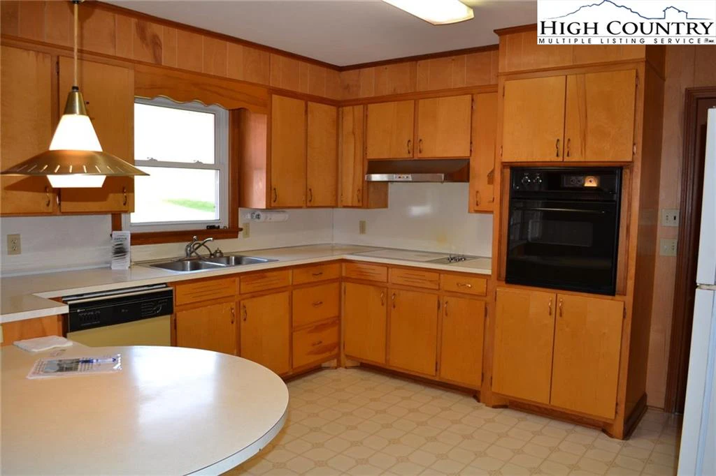 Image number 12 for the current listing