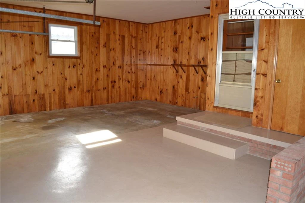Image number 11 for the current listing