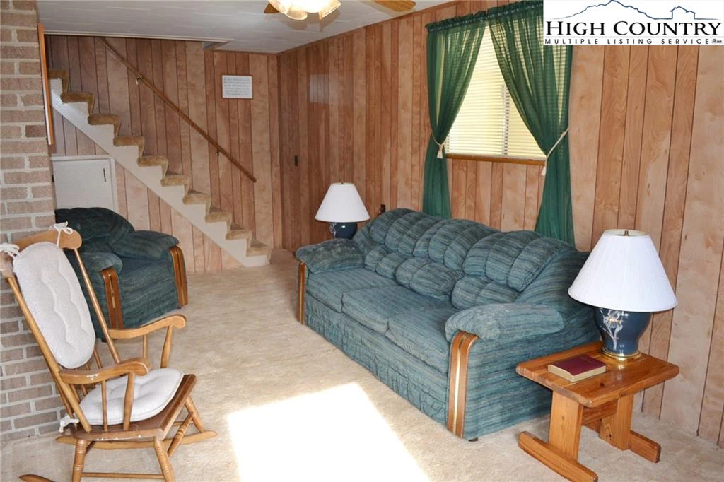 Image number 9 for the current listing