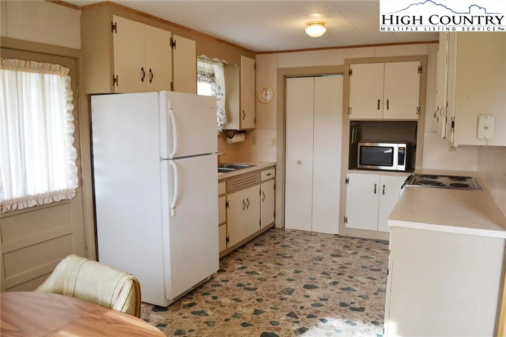 Image number 8 for the current listing
