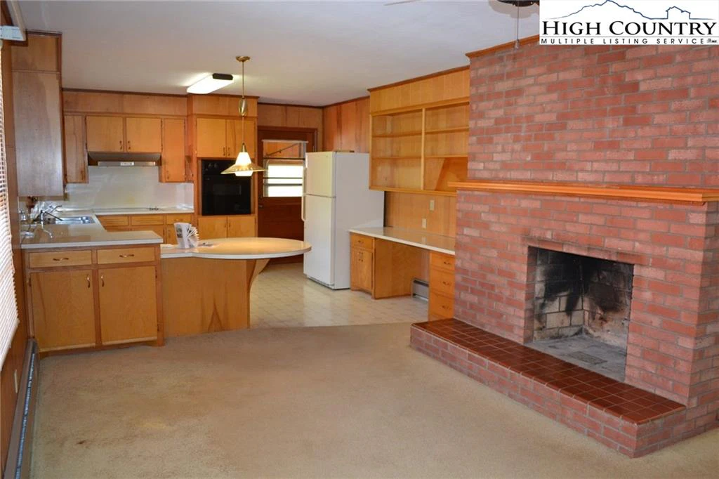 Image number 21 for the current listing