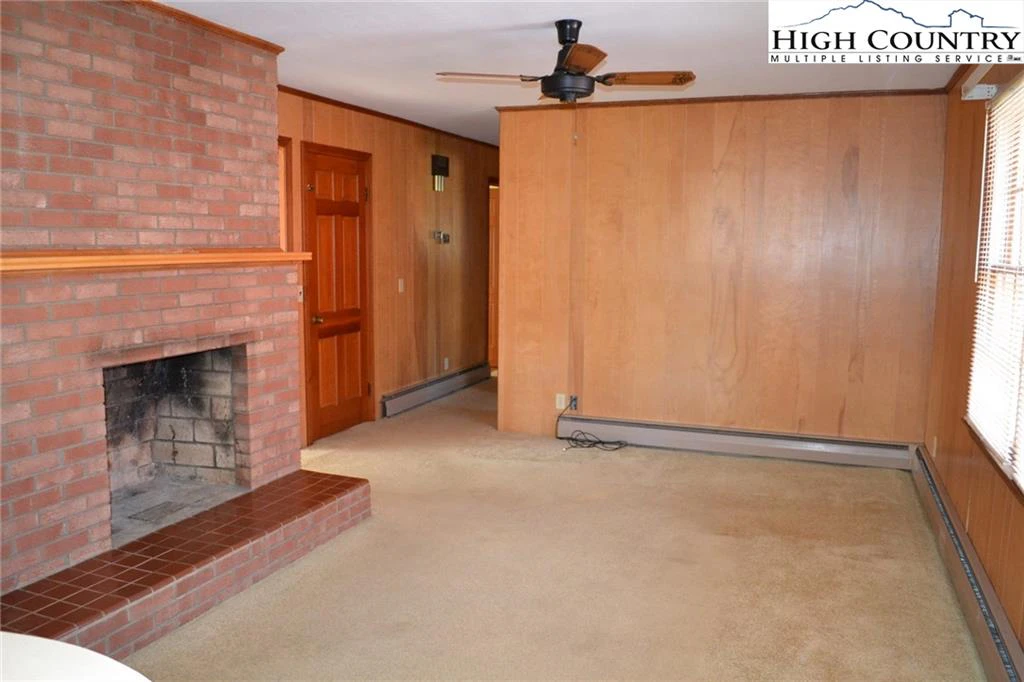Image number 19 for the current listing
