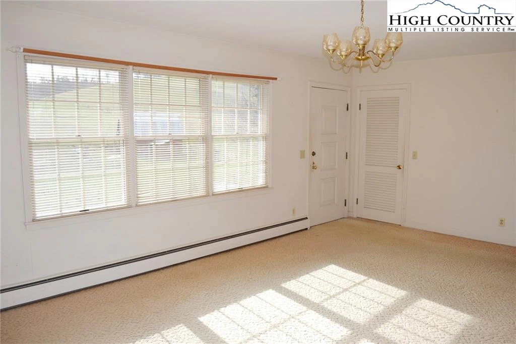 Image number 18 for the current listing