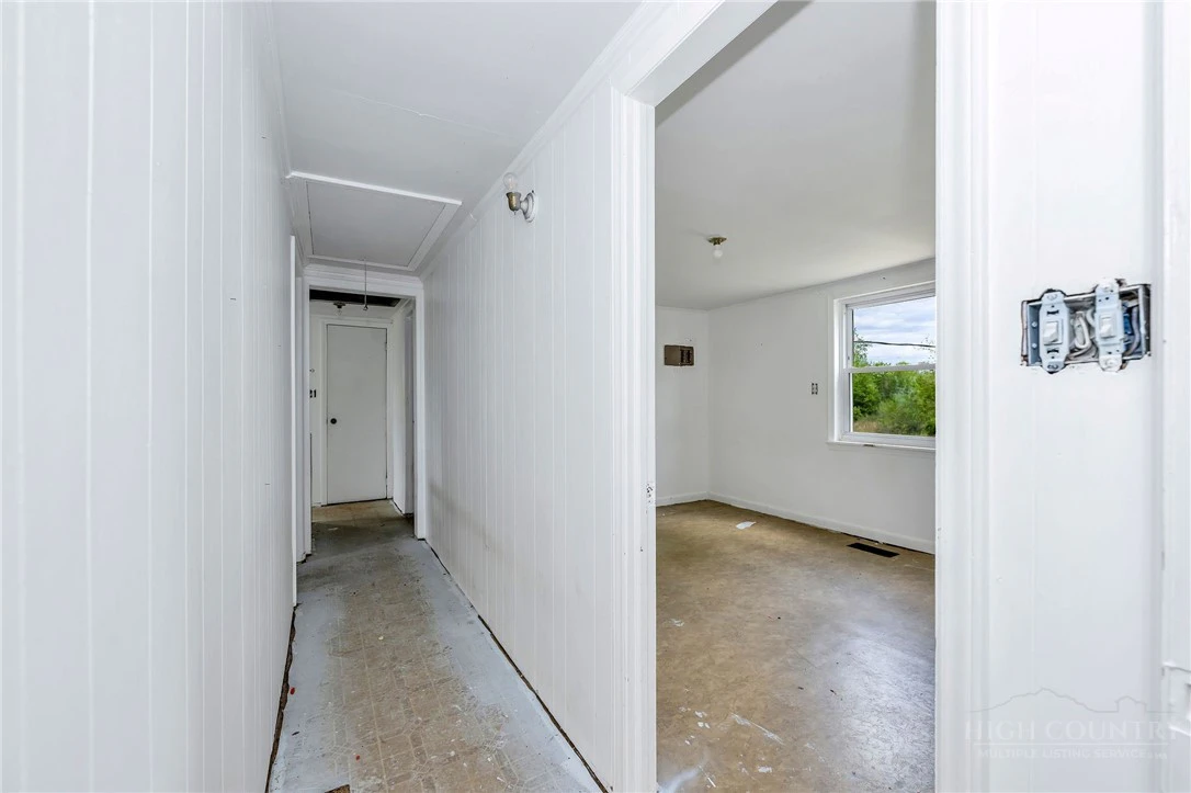 Image number 18 for the current listing