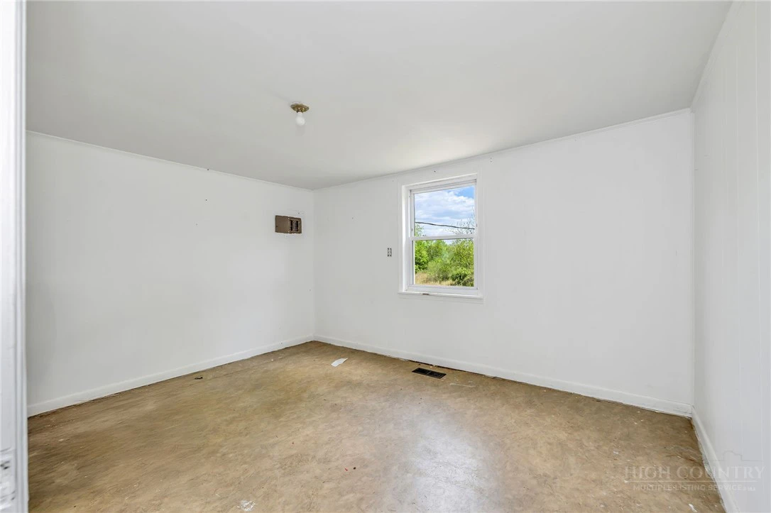 Image number 15 for the current listing