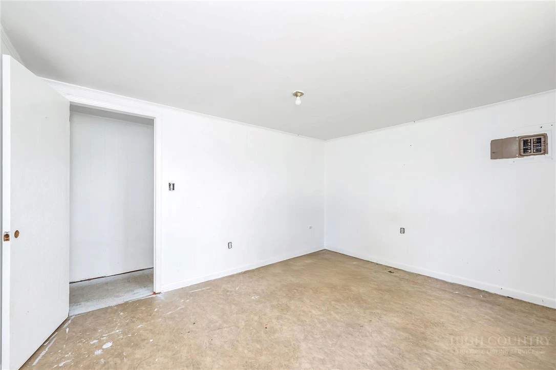 Image number 2 for the current listing