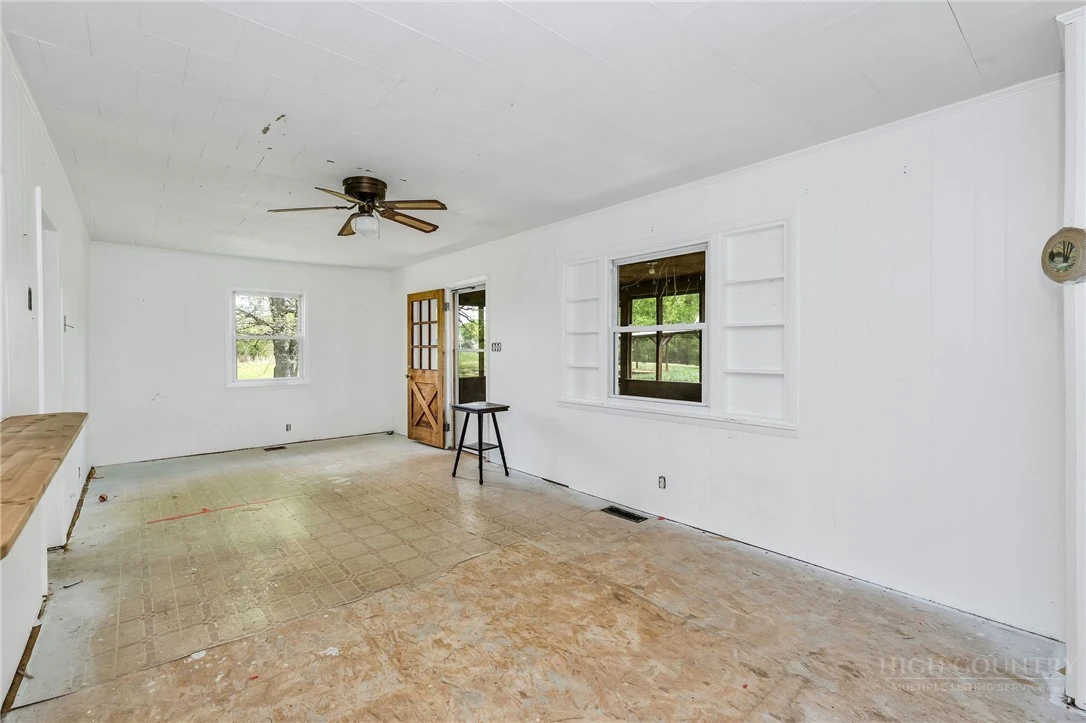 Image number 22 for the current listing