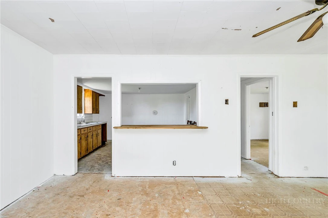 Image number 21 for the current listing