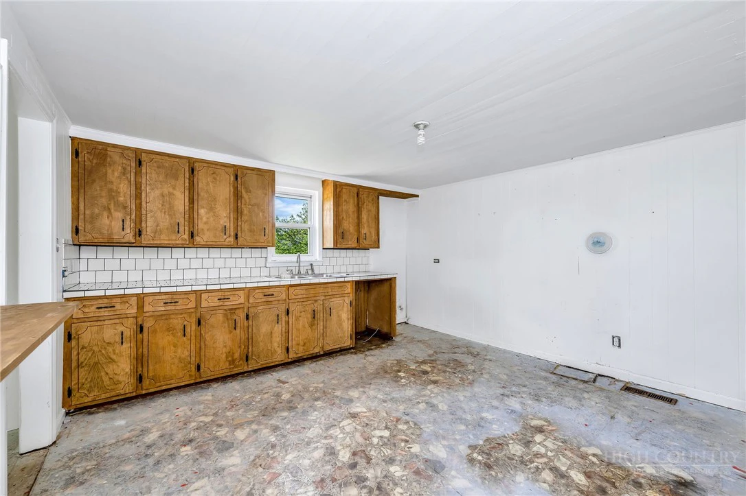 Image number 20 for the current listing