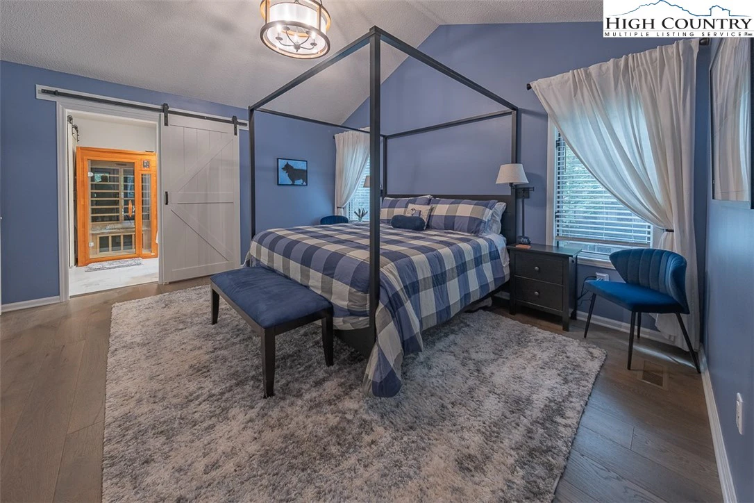 Image number 4 for the current listing