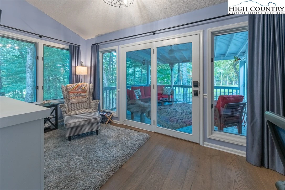 Image number 6 for the current listing