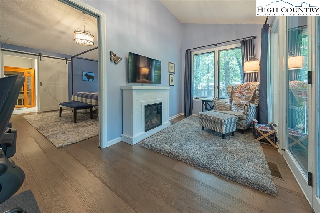 Image number 7 for the current listing