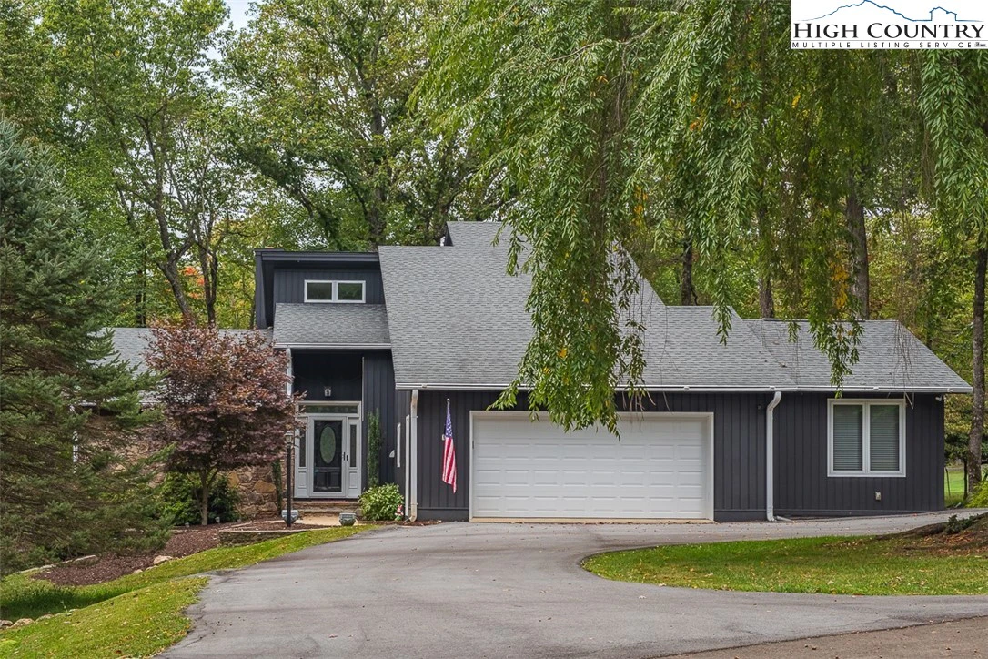 Image number 1 for the current listing