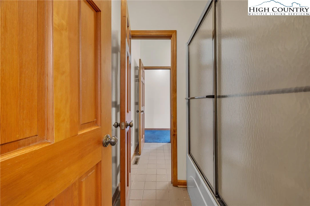 Image number 8 for the current listing