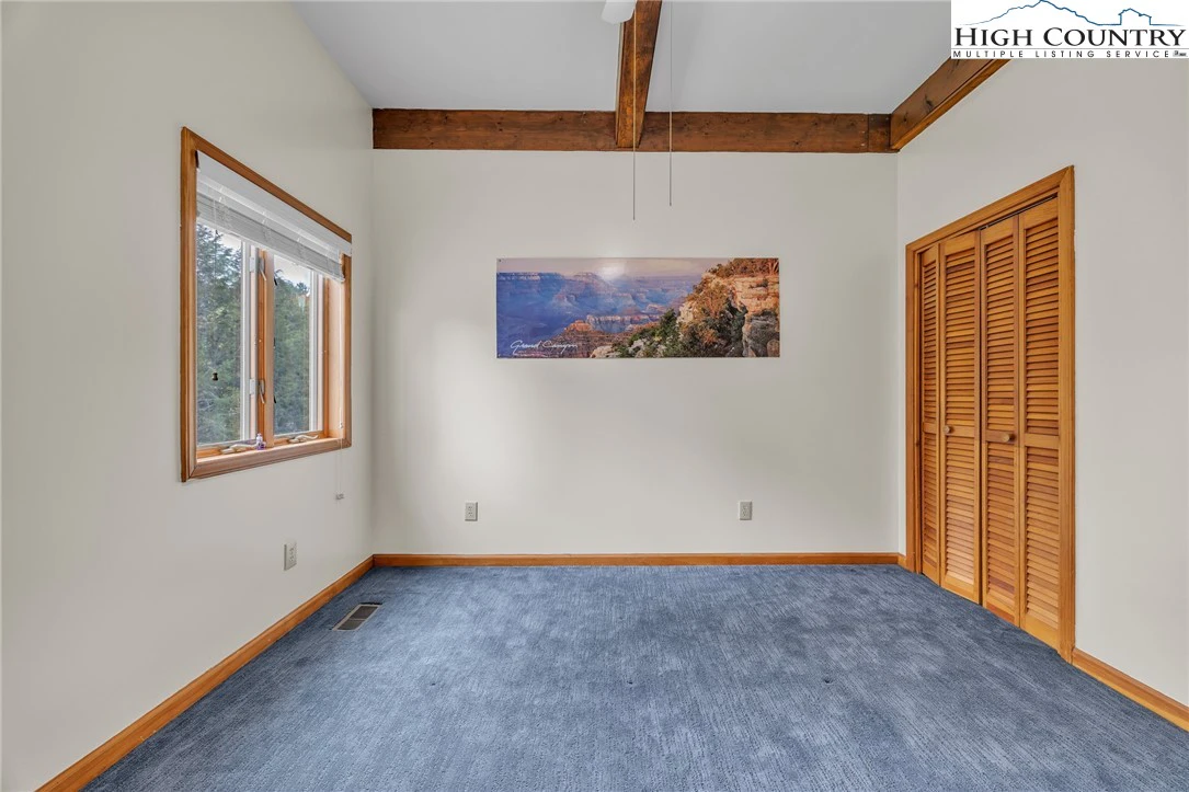 Image number 11 for the current listing