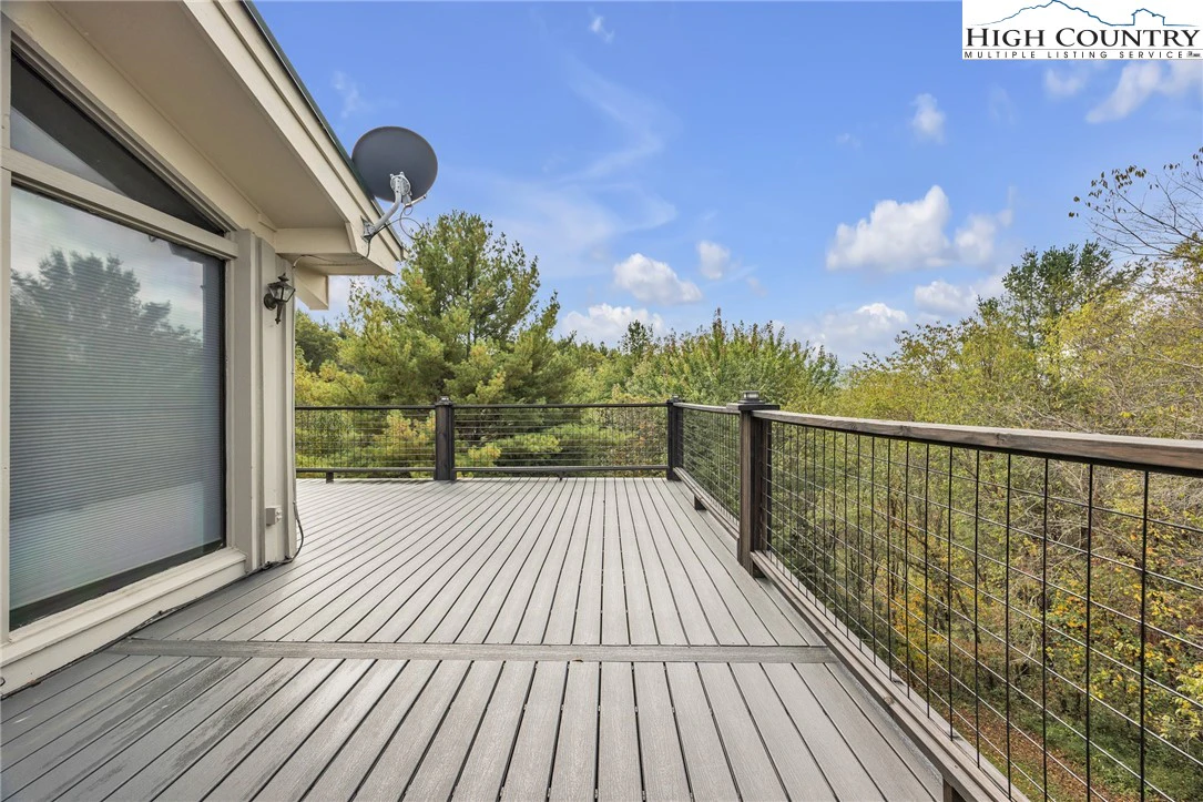 Image number 14 for the current listing