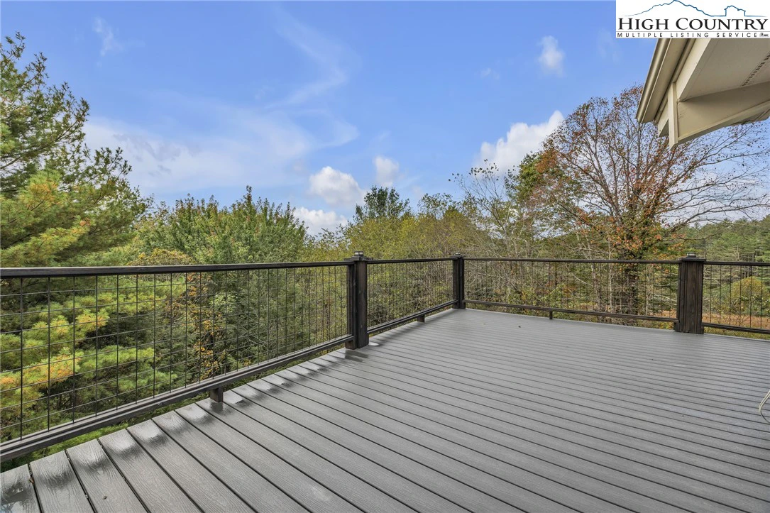 Image number 15 for the current listing