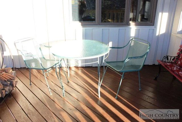Image number 11 for the current listing