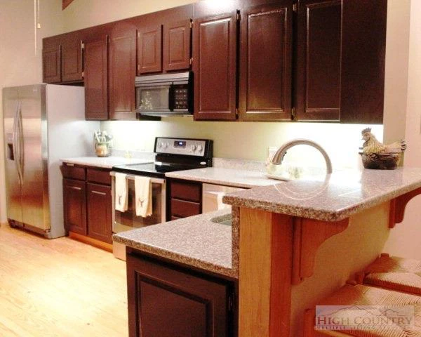 Image number 5 for the current listing