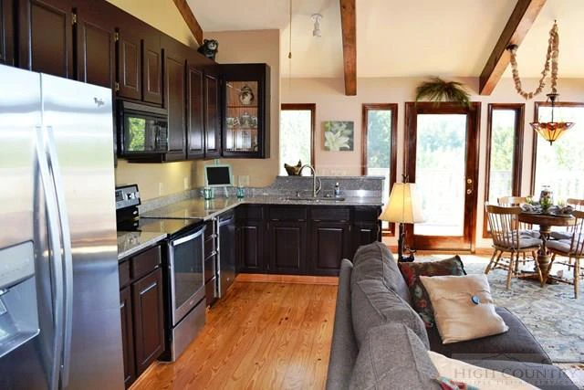 Image number 4 for the current listing