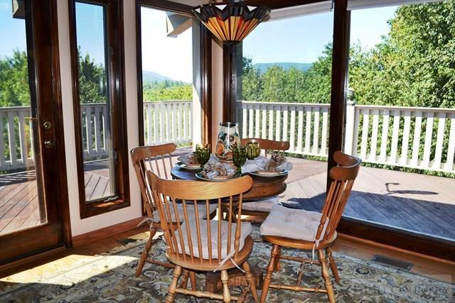 Image number 3 for the current listing