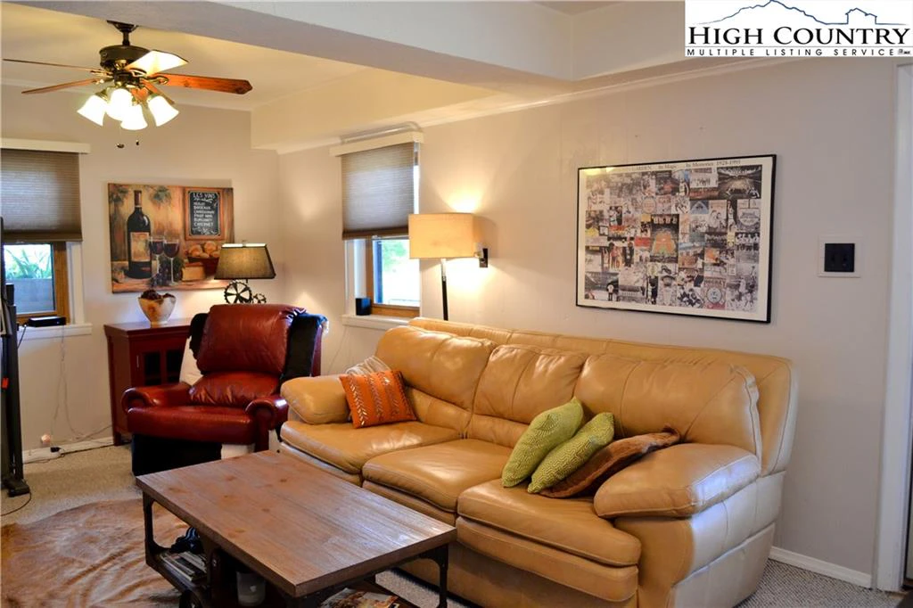 Image number 14 for the current listing