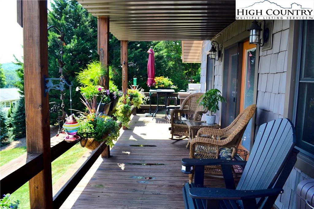 Image number 19 for the current listing
