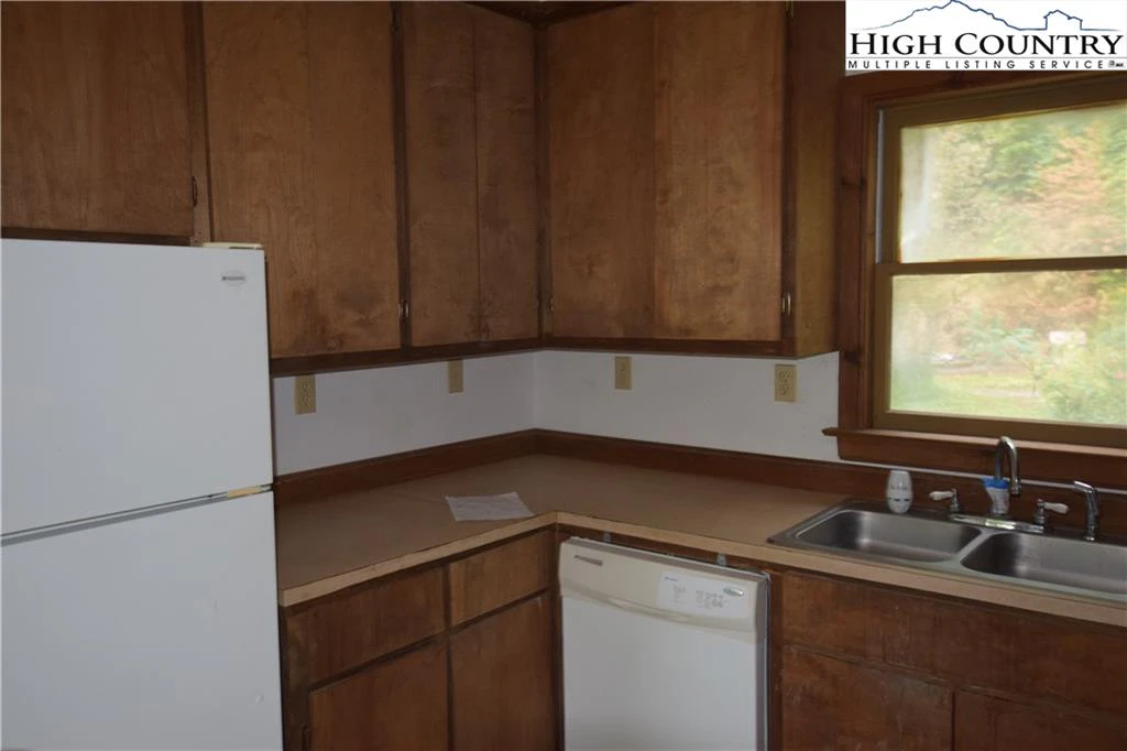 Image number 2 for the current listing