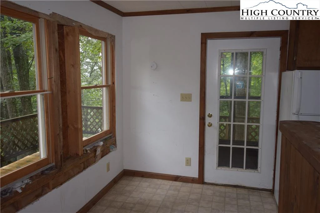 Image number 21 for the current listing