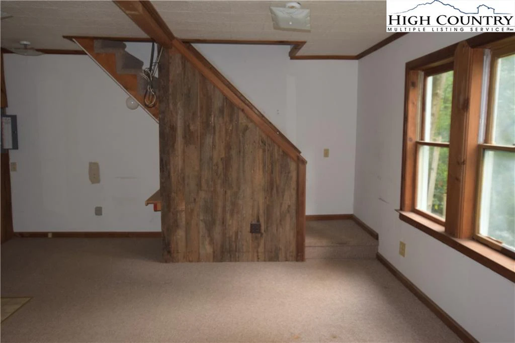 Image number 20 for the current listing