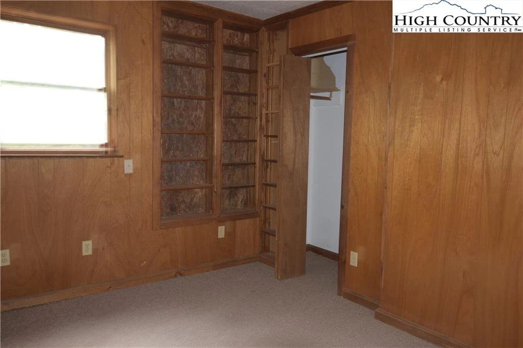 Image number 19 for the current listing