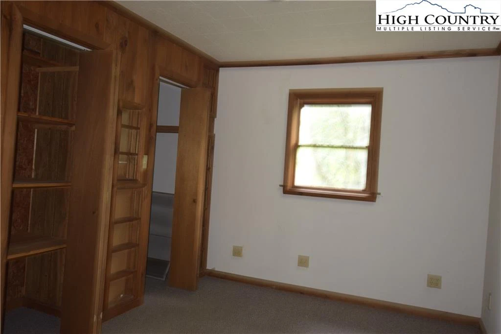 Image number 17 for the current listing