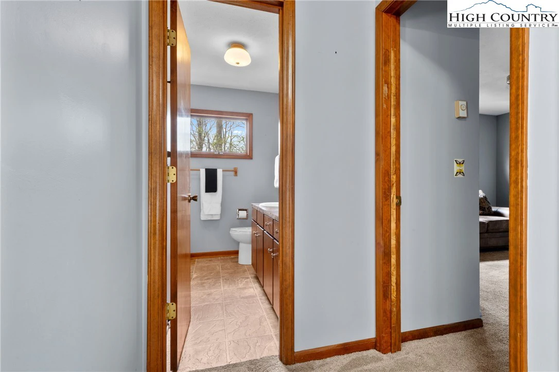 Image number 21 for the current listing