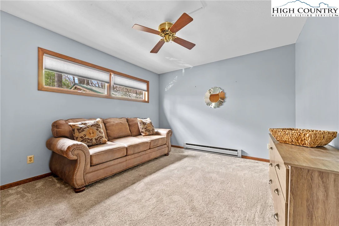 Image number 20 for the current listing