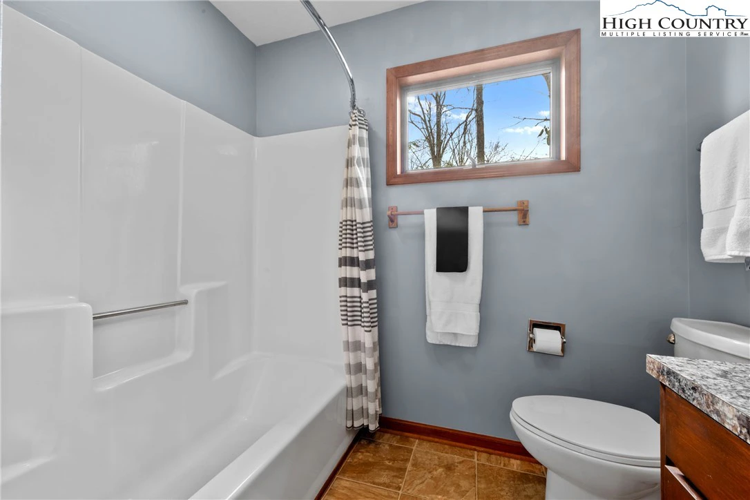 Image number 2 for the current listing
