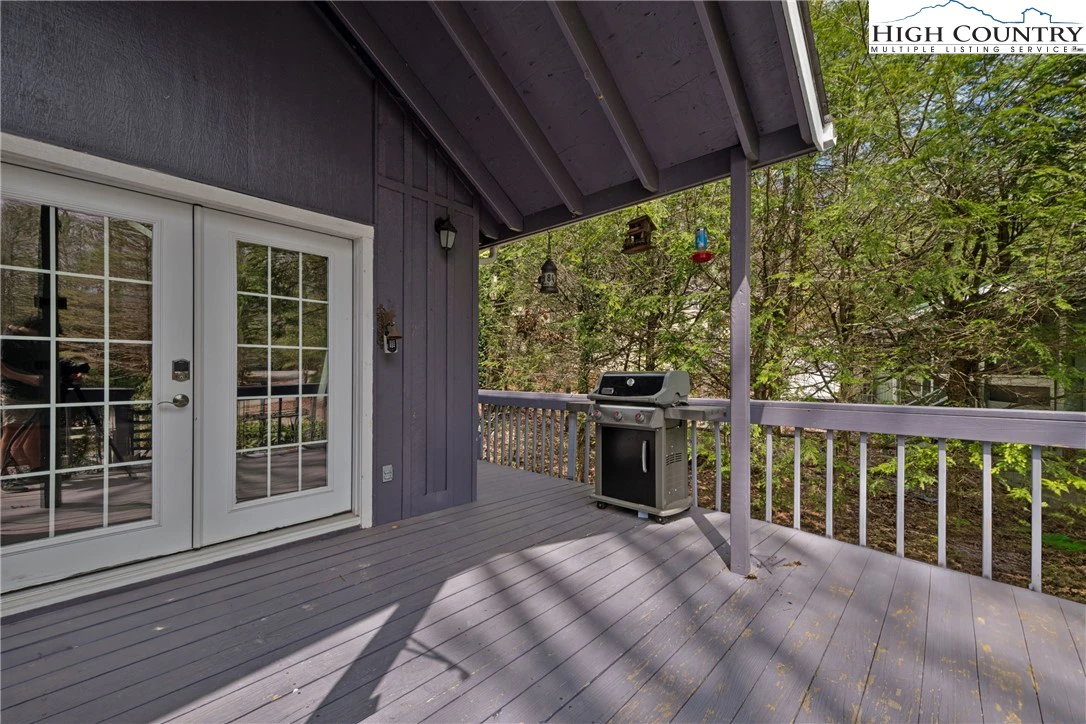 Image number 15 for the current listing