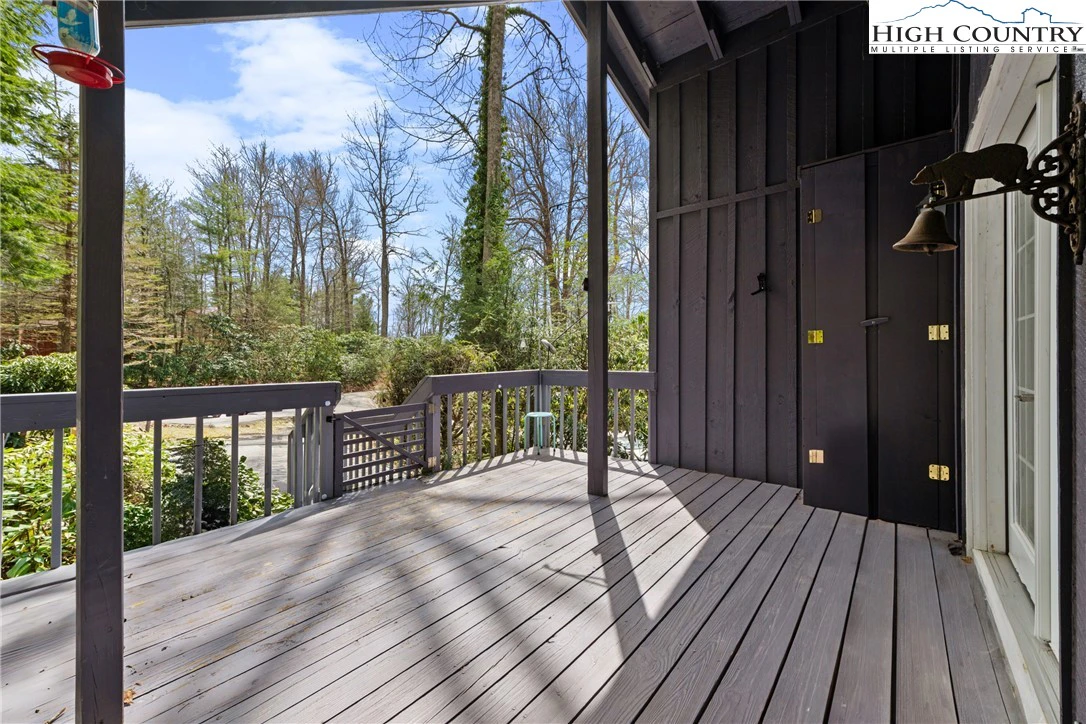 Image number 14 for the current listing