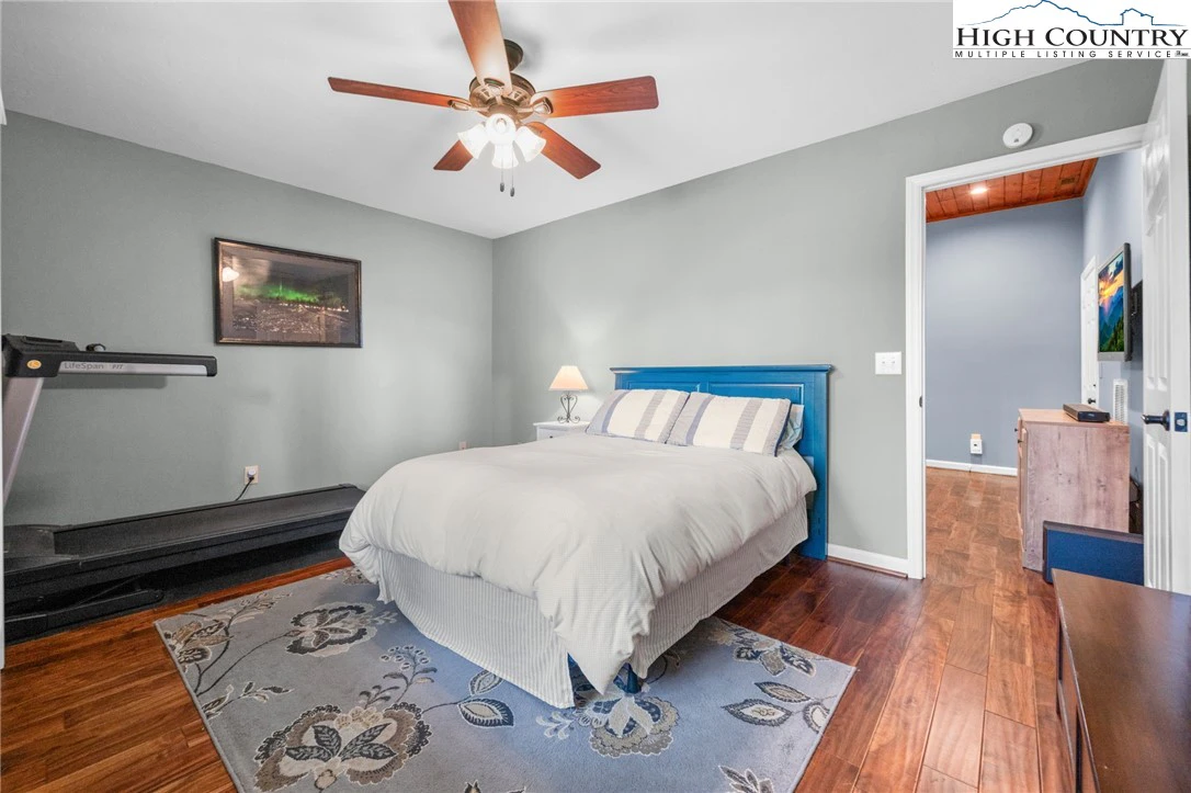 Image number 11 for the current listing