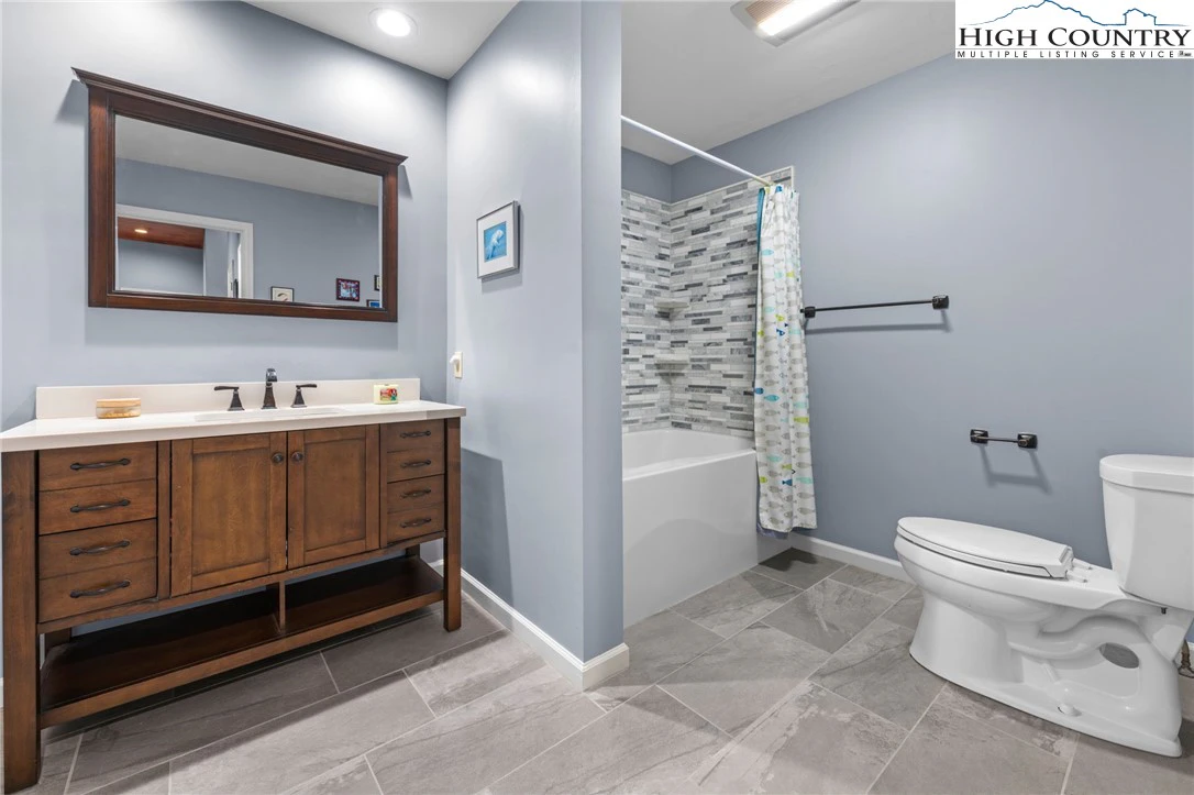 Image number 2 for the current listing
